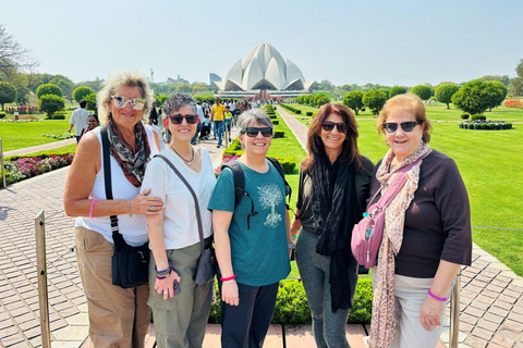 Delhi: Guided Shopping Tour Experience with Female Expert Exclusive Full-Day Shopping Tour with Female Expert Guide