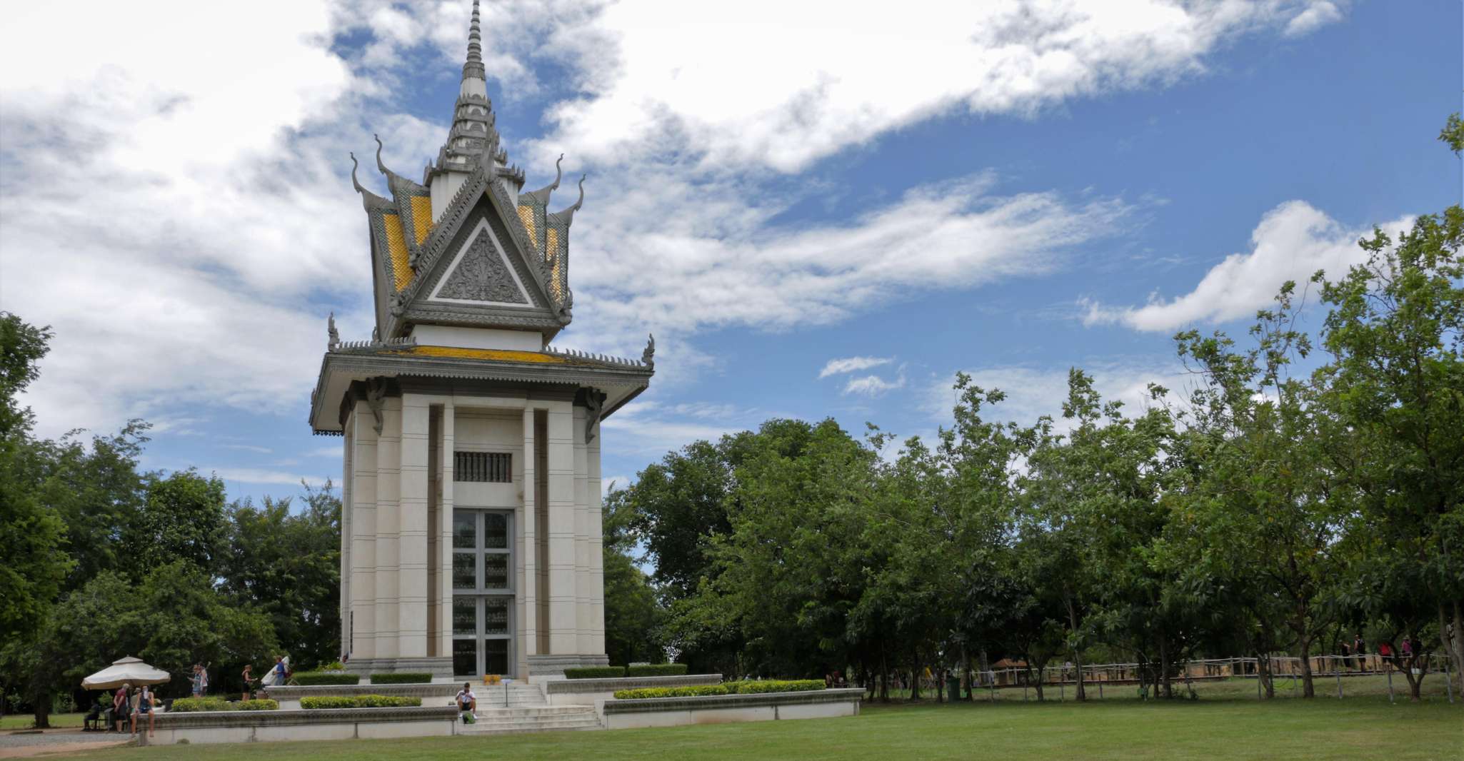 Mad Monkey Phnom Penh S21 and Killing Fields Tour - Housity