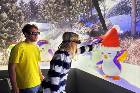 Copenhagen: Christmas Hologram Show at HologramZoo