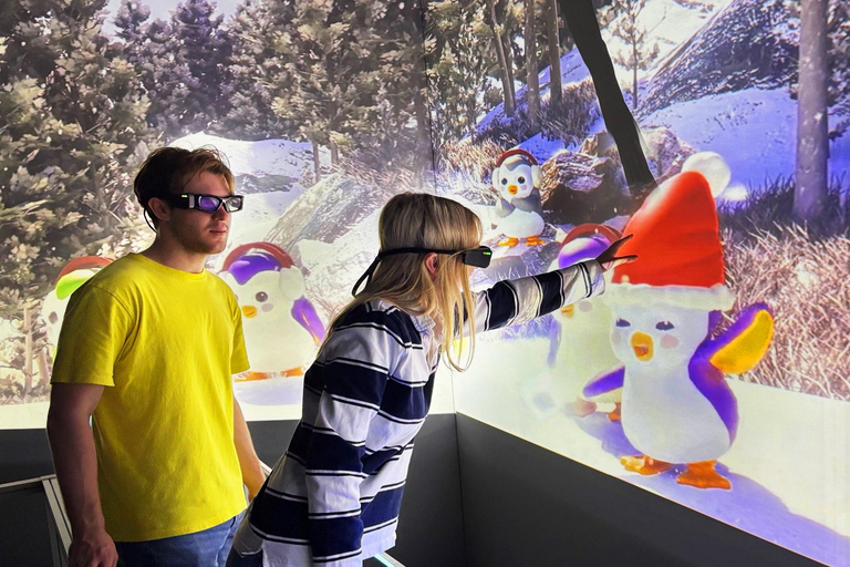 Copenhagen: Christmas Hologram Show at HologramZoo