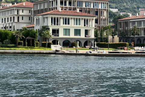 Azure Paradise : visite en bateau de la grotte bleue et de la baie de Kotor