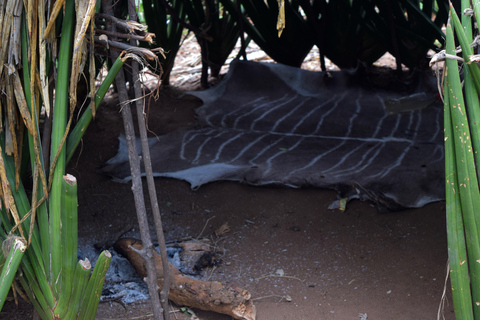 Au départ d'Arusha : circuit du lac Eyasi, des villages Datoga et HadzabeAu départ d'Arusha : visite du lac Eyasi, des villages Datoga et Hadzabe