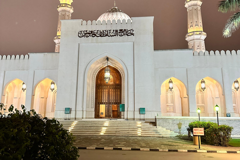 Salalah By Night Tour with Shopping in Gardens Mall and Souk