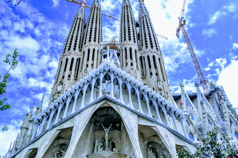 Barcelona: Sagrada Família Guided Tour with Entry Ticket