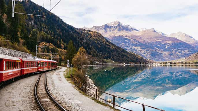 Desde Milán: Crucero por el Lago Como, St. Moritz y Tren Rojo Bernina