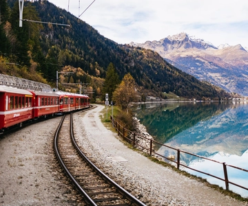 Desde Milán: Crucero por el Lago Como, St. Moritz y Tren Rojo Bernina