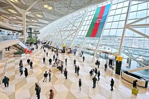 Baku: Airport Transfer with City Highlights