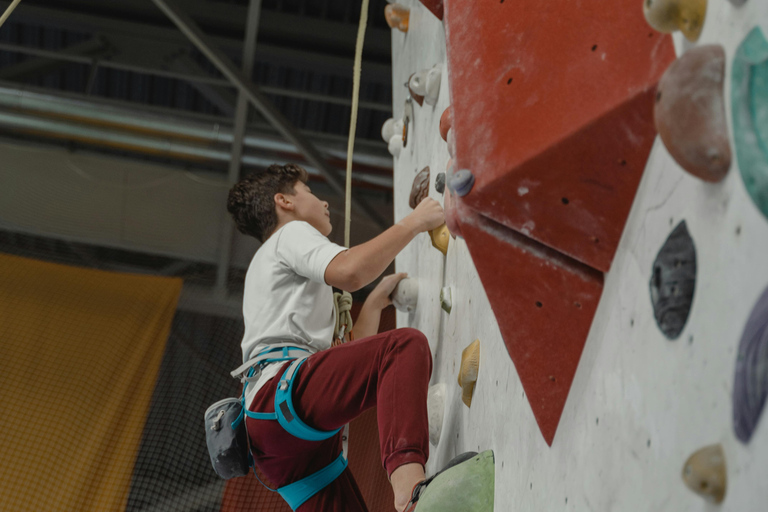 Vilnius: Indoor Climbing Experience at Montis Magija Gym