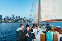 Seattle, grand voilier Sunset Harbor Cruise - Housity