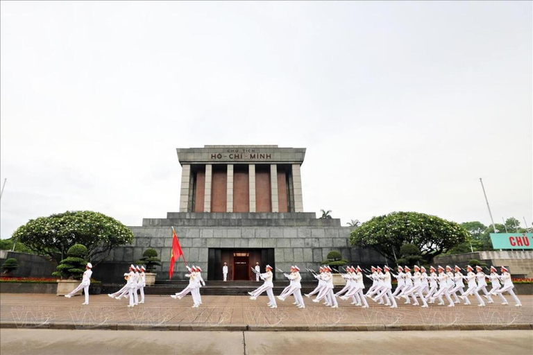 Hanoi: Military History Museum, Hoa Lo Prison & Gardens Tour Small Group: All-In-One Tour: Highlights & Train Street
