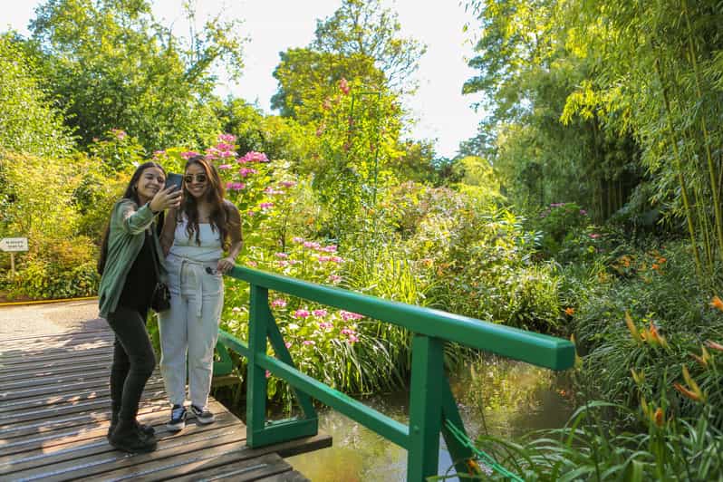 From Paris: Giverny Day Trip with Audio Guide or Live Guide