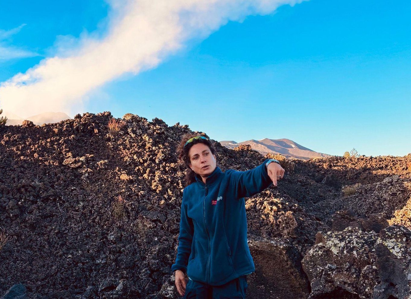 Taormina: Solnedgangstur til Etna med grottebesøg og smagning