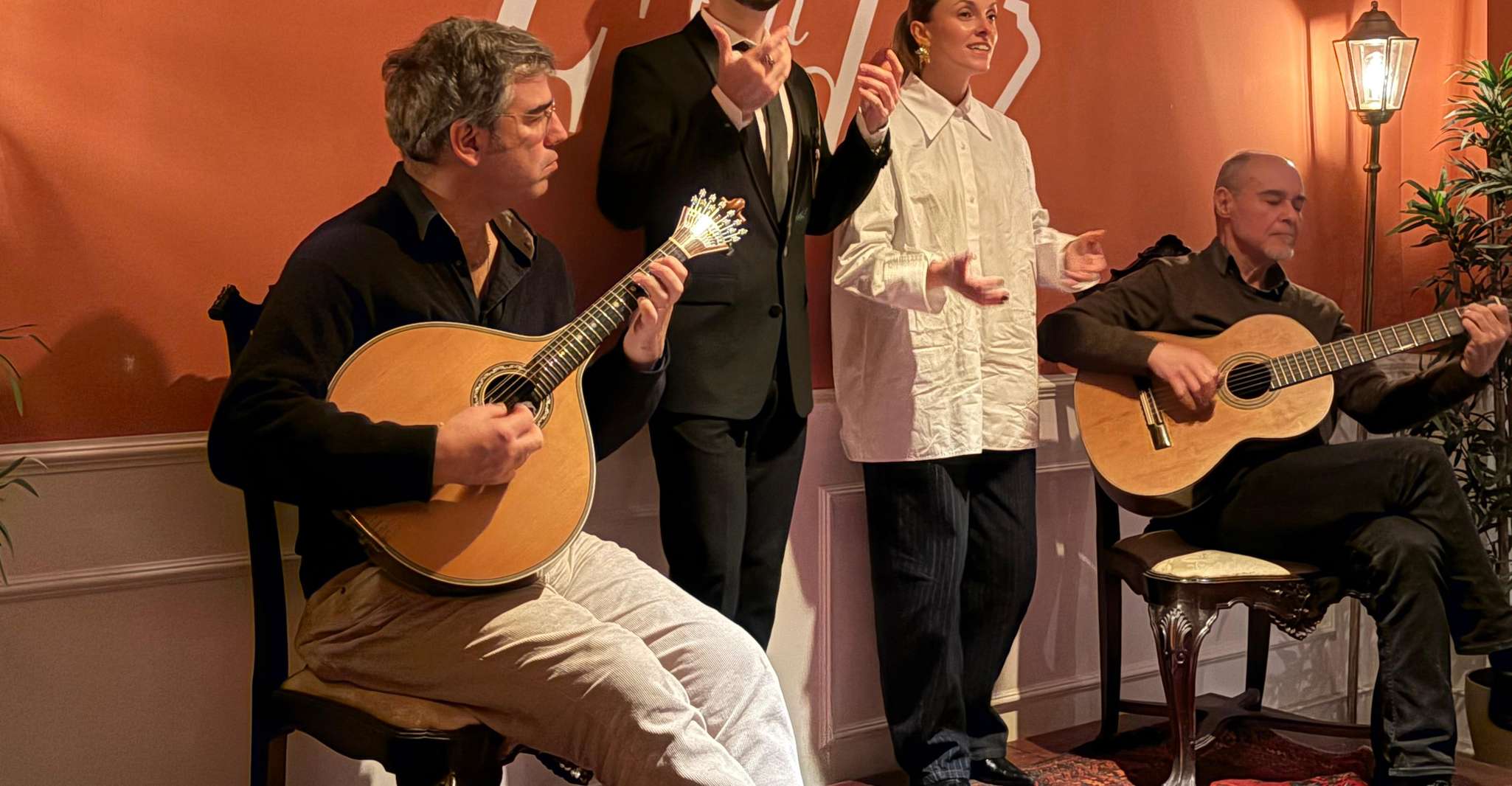 Lisbon: Live Fado Show with Port Wine at Lisboa em Fado