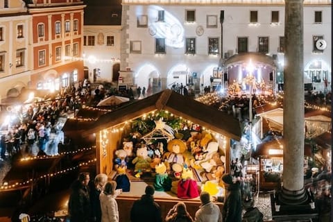 Festlicher „VANOCE“-Spaziergang in Český Krumlov, Abendessen in einer Taverne & Glühwein