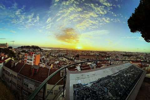 Découvrez l'histoire de Lisbonne à bord d'un tuk-tuk.Visite historique de Lisbonne en tuk-tuk électrique