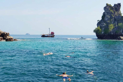 Krabi: Passeio de lancha pelas 4 ilhas e pelo banco de areia de Thale Waek