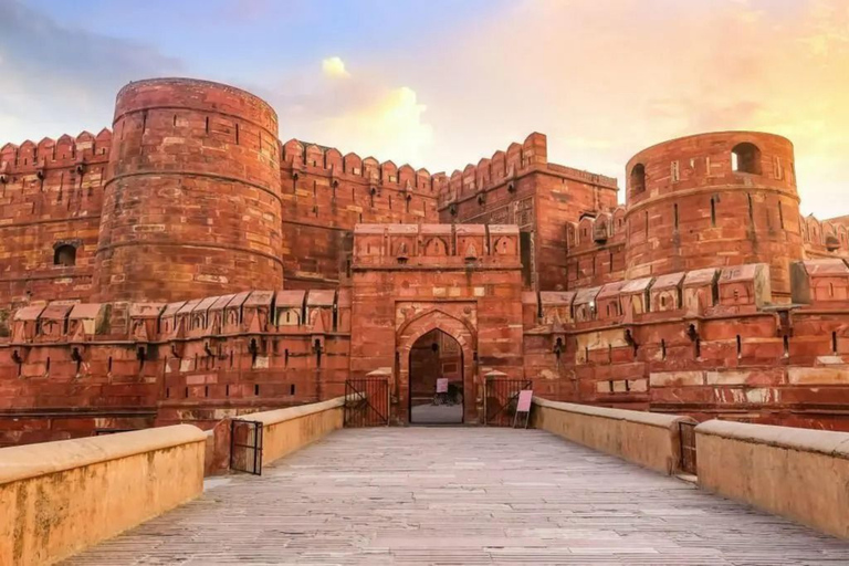From Kolkata: Taj Mahal, Agra Day-Trip with 5* Hotel Stay
