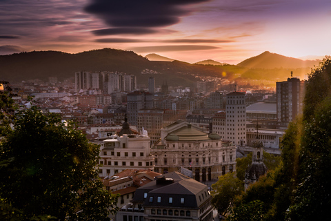 Bilbao: Passeggiata express con un locale in 60 minutiBilbao: passeggiata veloce con un locale in 60 minuti