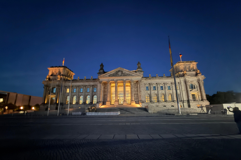 Berlin Night Walking Tour - Iconic Illuminated Landmarks Private Berlin Sunset Walking Tour - Iconic Landmarks