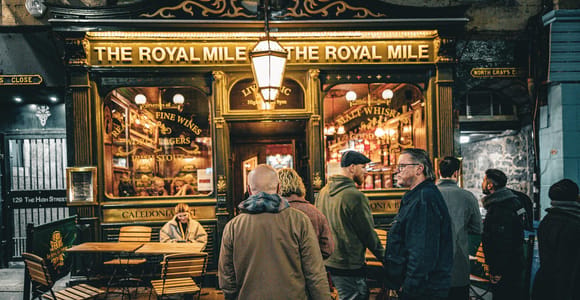 Edinburgh: Scottish Pub Tour with 4 Beer Samples & Whisky