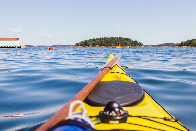 Vaxholm: Avventura in kayak autoguidato nella riserva naturaleNoleggio kayak singolo - 8 ore