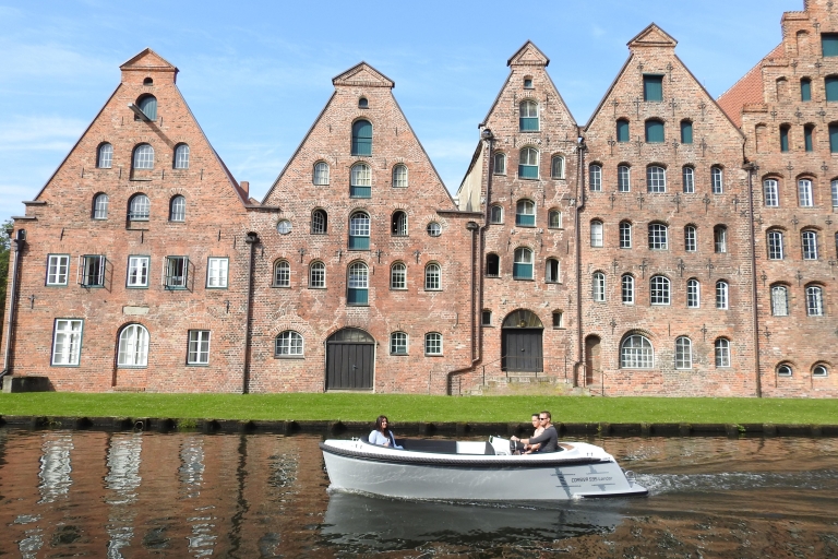 Lübeck: Electric Boat Rental - without driving licence 2-Hour Rental