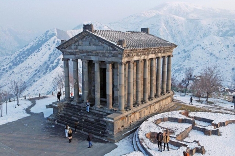 Excursión de un día privada de invierno al Templo de Garni, Geghard y el Lago Sevan