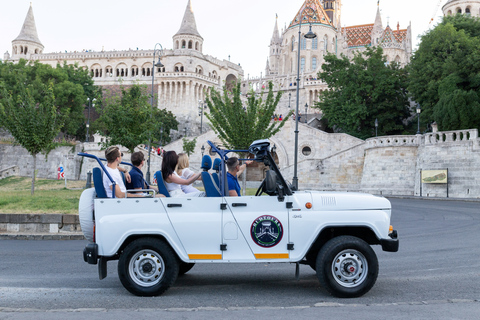 Klassisk sightseeing i Budapest rysk jeep