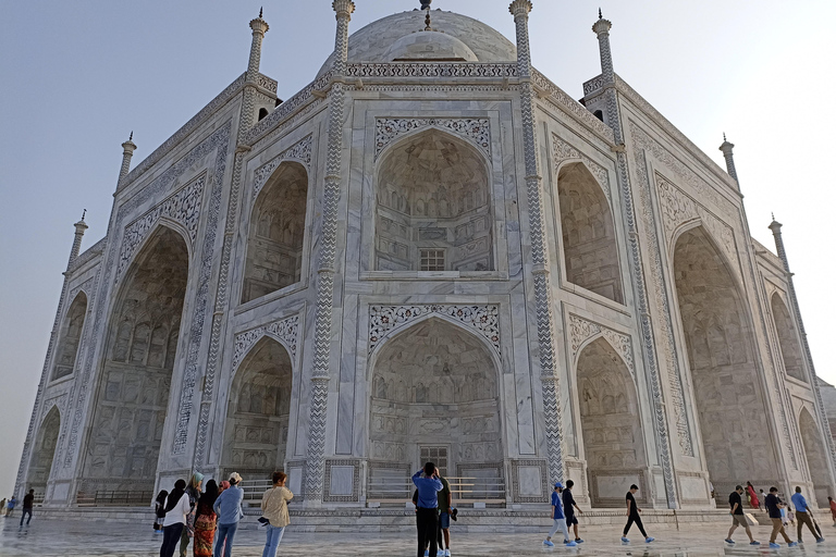 Von Delhi aus: Tagestour nach Agra mit spanischsprachigem ReiseführerAC-Privatwagen + Reiseführer + 5* Mittagessen & Eintritt zu den Sehenswürdigkeiten