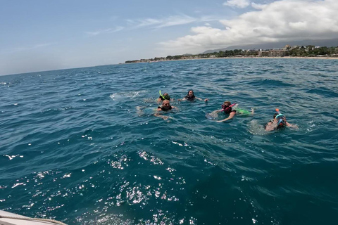 Salou: Boat ride and visit to the sea wolf cave. Salou: Boat ride and visit to the sea lion cave.