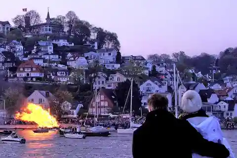 Hamburgo: Cruzeiro das Luzes e da Fogueira da Páscoa - Navio de passageiros