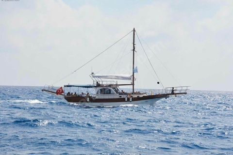 Side: Private Yacht & Sea Boat Cruise with Lunch The private yacht shown in the third picture