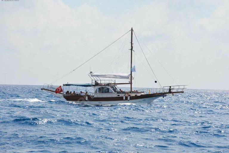 Side: Private Yacht & Sea Boat Cruise with Lunch The private yacht shown in the third picture
