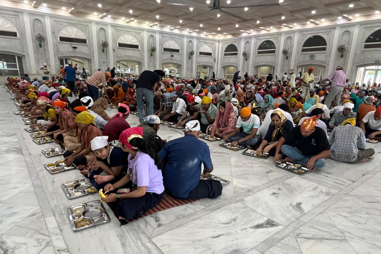 Delhi: Old and New Delhi Private Full or Half-Day Tour Full Day Tour with Guide Only - (Without Car & Driver)