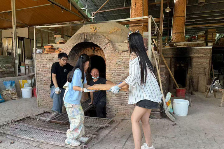 Wuhan: 3-Day Jingdezhen Pottery Tour with Rail & Hotel