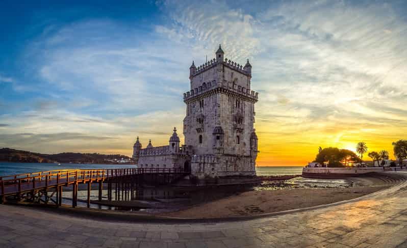 From Porto: Private transfer to Lisbon with up to 3 stops