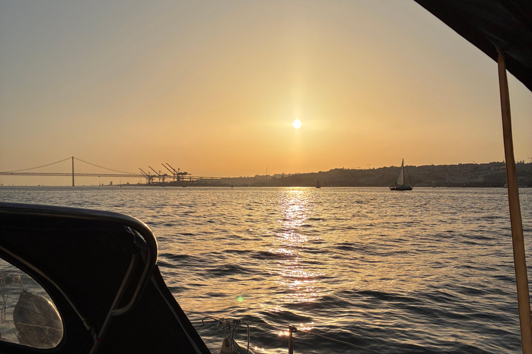 Sunset aboard a sailboat in Lisbon! Sunset aboard a sailing boat in Lisbon!