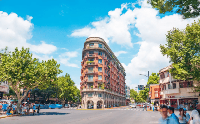 Shanghai: Wukang Road Guided Tour with Coffee & BBQ