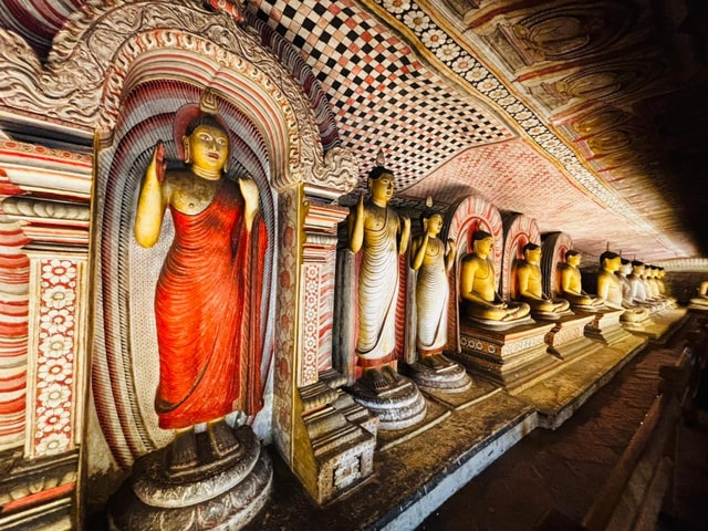 Kandy to Sigiriya Private Day Tour with Dambulla Temple