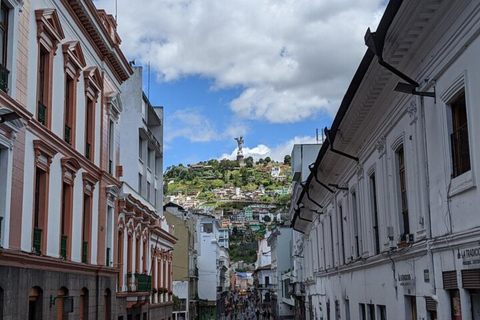 Quito: Hele dag naar Plazas, kerken, Teleférico en Evenaar