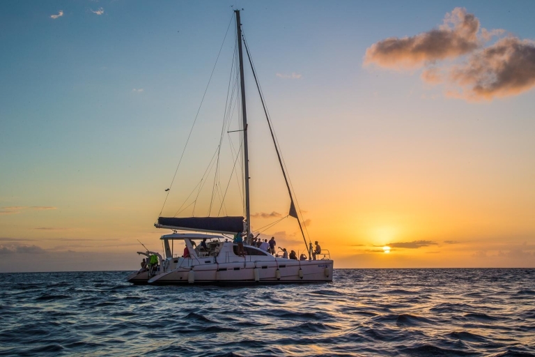 Phuket : Île de Corail et dîner au coucher du soleil en catamaran à voile