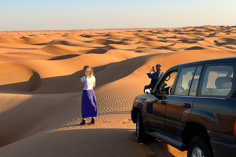 Mascate: excursão de 1 dia ao pôr do sol no deserto e ao Wadi Bnai Khalid + almoço