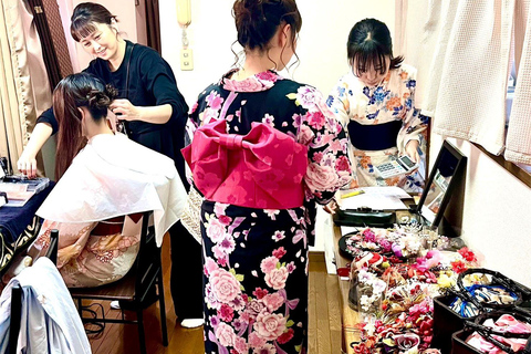 Hiroshima: Experience Japanese kimono by renting it