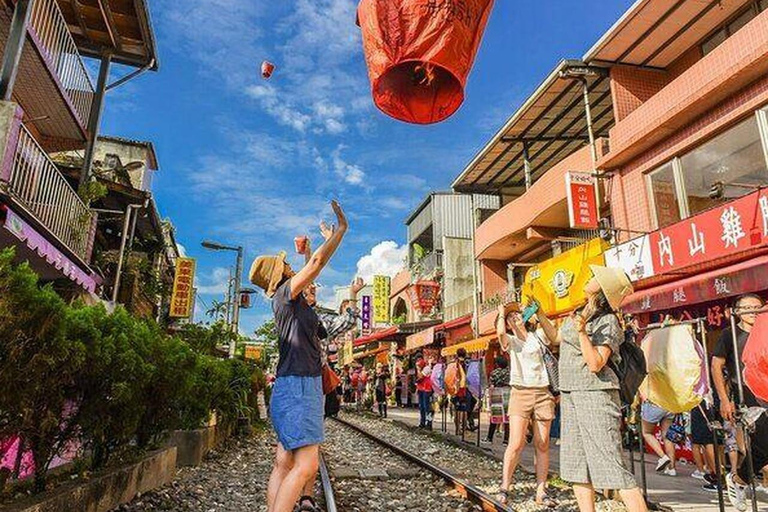 From Taipei: Shifen Sky Lantern, Jiufen & Yehliu Day Tour