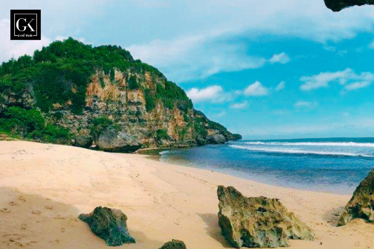Yogyakarta:one day tour of 6 beaches by jeep and boat