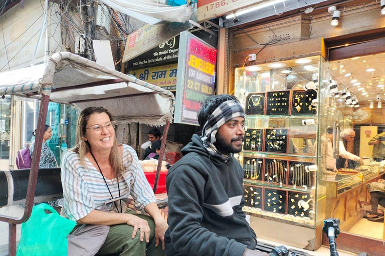 德里：女性导游陪同的旧德里豪华之旅与嘟嘟车体验德里：老德里奢华之旅（女导游陪同，嘟嘟车接送）