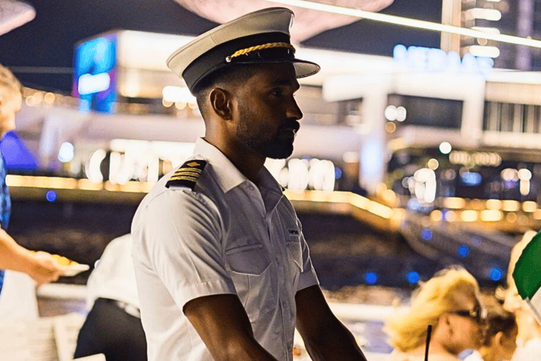 Dubai: Marina Premium Dinner Cruise with Unlimited Drinks Upper Deck without transfers