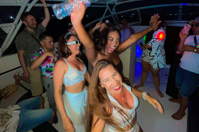 Carthagène : visite de la baie avec open bar, coucher de soleil et discothèqueCarthagène : excursion dans la baie avec open bar, coucher de soleil et soirée disco