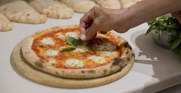 Catania: Pizza & Scacciata Class with Cannolo-Filling Demo