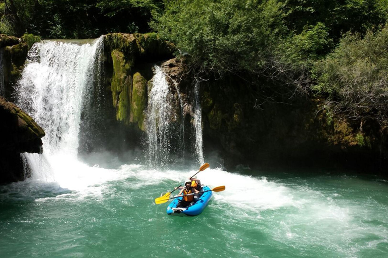 Desde Zagreb: Mrežnica en kayak y el pueblo de Rastoke - excursión de un día